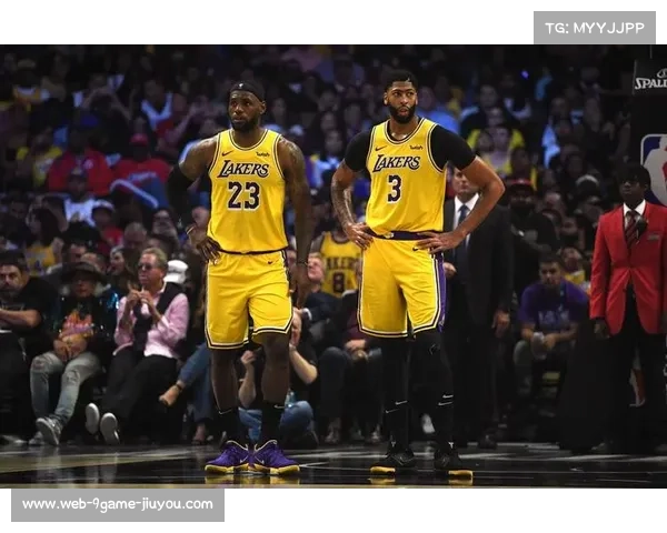 詹眉引领湖人场边广告位创新高 商业价值持续攀升 詹眉引领湖人场边广告位创新高 商业价值持续攀升